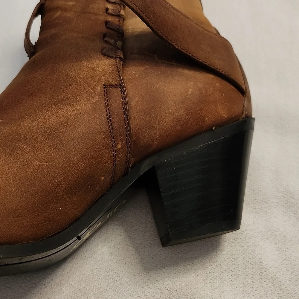 Vintage Tan Distressed Dingo Boots